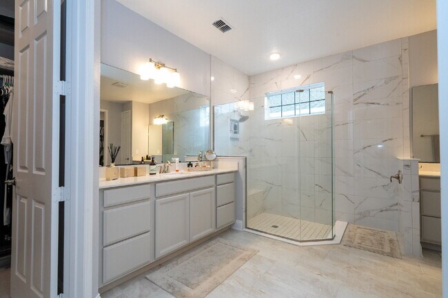 Building Photo - "Spacious 4-Bedroom Retreat with 3 Full Baths in Winter Garden's Serene Sanctuary"