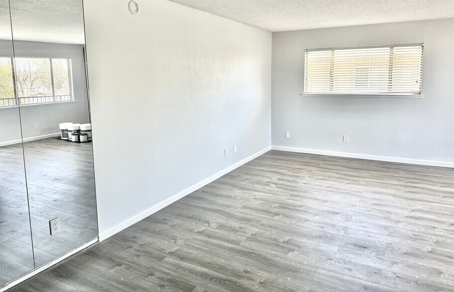 Building Photo - 4549 Greenholme Dr