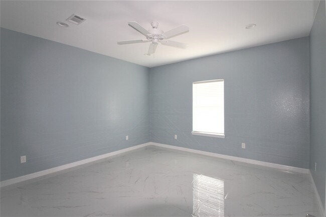 Building Photo - 956 County Rd 281