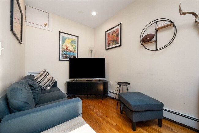 Building Photo - 18-20-20 Marcella St