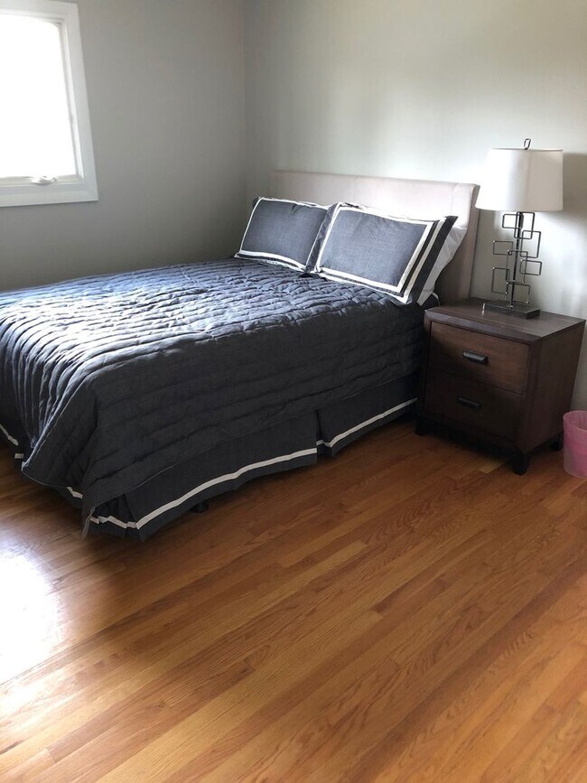 Building Photo - Charming 5 BD/3 BA down the street from Kelley and Luddy!