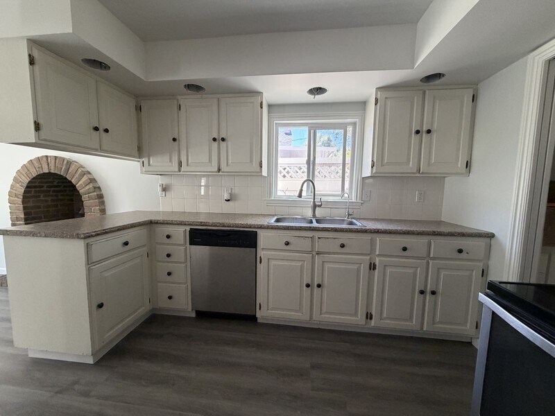 Building Photo - 174 S 600 E