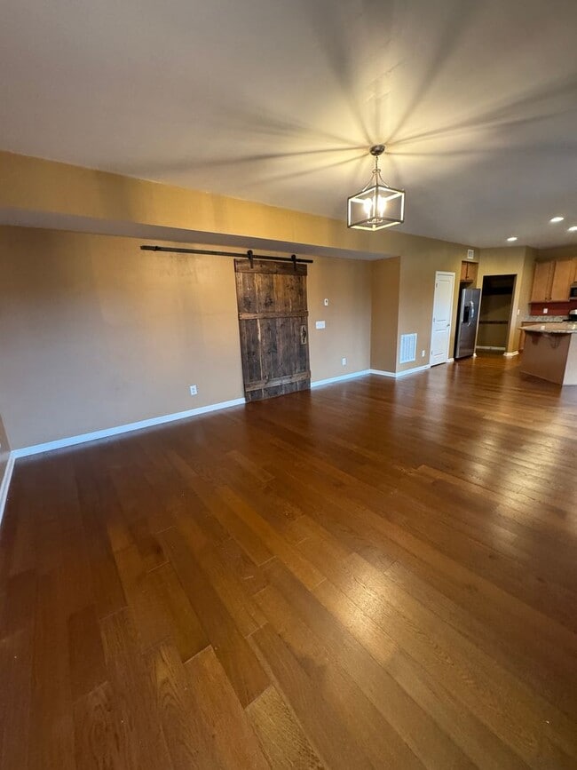 Building Photo - 4 bedroom 2.5 bathroom in Bellevue's Avondale Park neighborhood.  All bedrooms upstairs, open con...