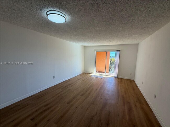 Building Photo - 440 E 23rd St