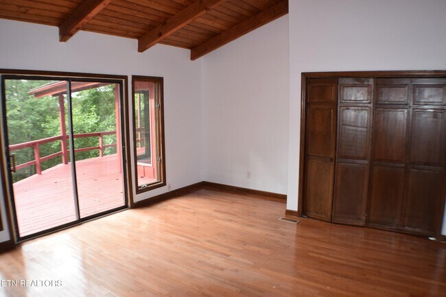 Building Photo - 289 Dark Hollow Rd N