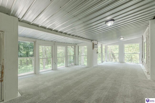 Building Photo - 343 Meadowview Dr