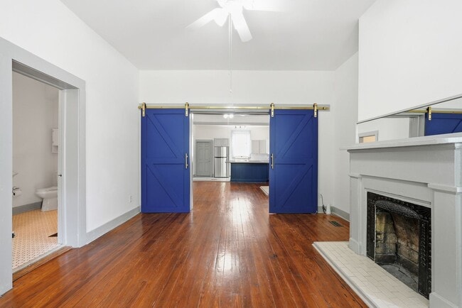 Building Photo - 538 E Waldburg St