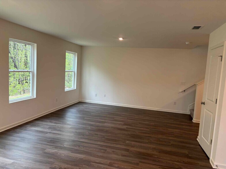 Building Photo - 258 Dream Catcher Dr