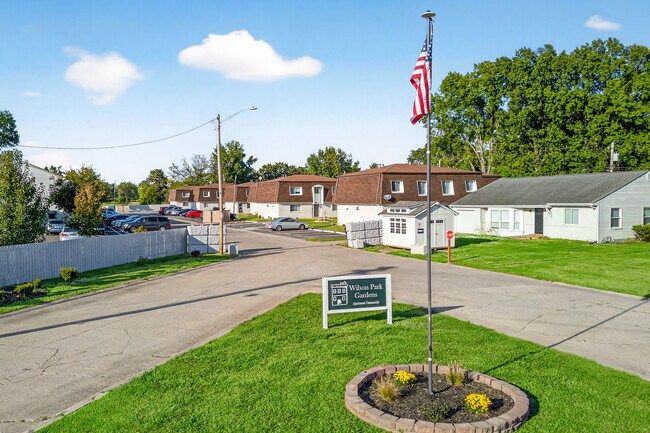 Building Photo - 2715 Center St