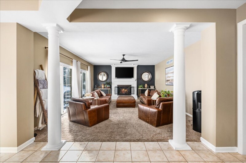 Building Photo - 806 Gallant Fox Ln