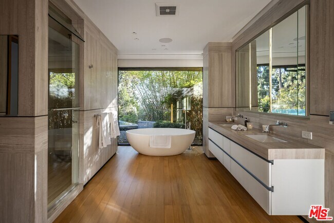 Building Photo - 1120 El Retiro Way