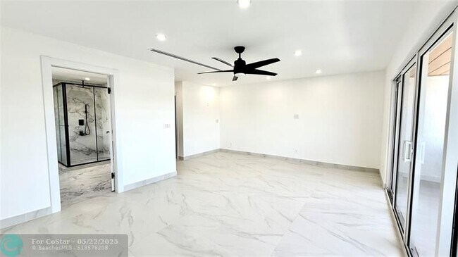 Building Photo - 3826 NE 171 St
