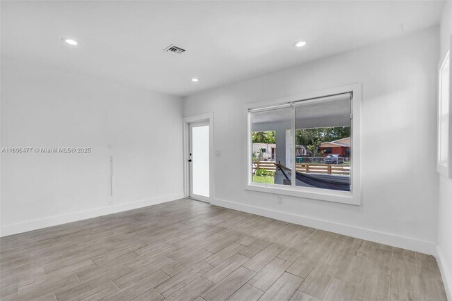 Building Photo - 315 NW 50th St