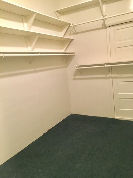 Building Photo - 801 Lincoln St