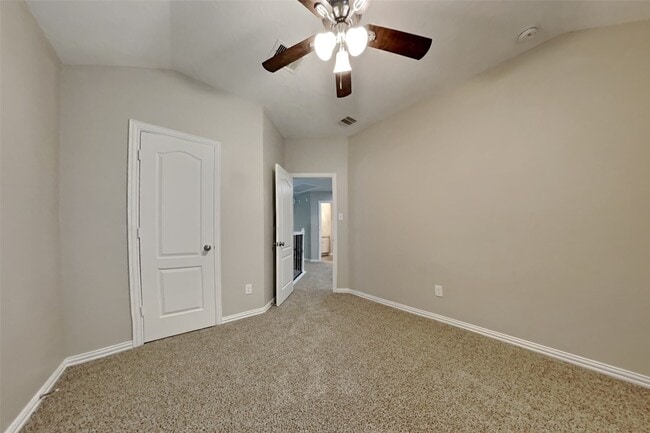 Building Photo - 2223 Brown Oak Dr