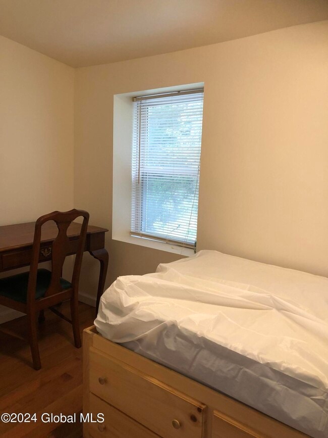 Building Photo - 277 Congress St