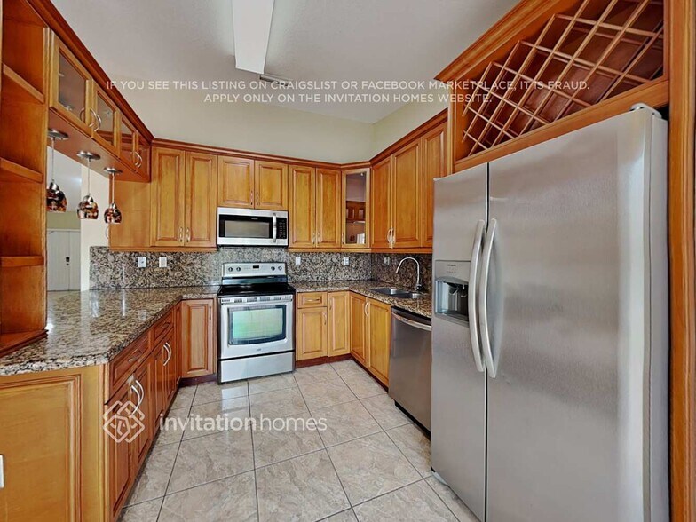 Building Photo - 5851 SW 163rd Pl