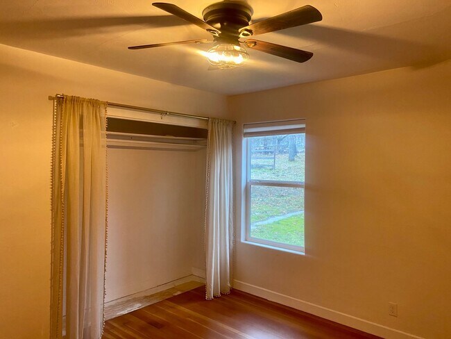 Building Photo - Horse property on 2.8 acres in Ruch with 2...