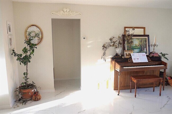 Building Photo - 10659 Windsor Ct