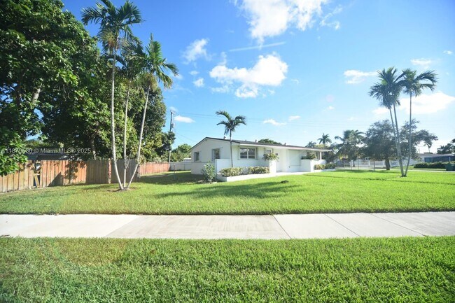 Building Photo - 18601 SW 97th Ct