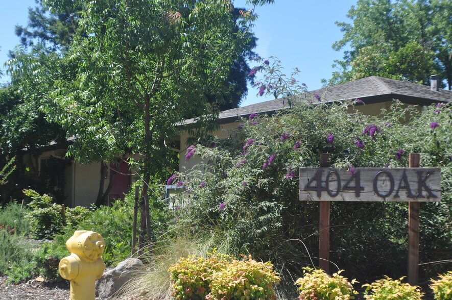 Corner of 4th and Oak - 404 Oak Street