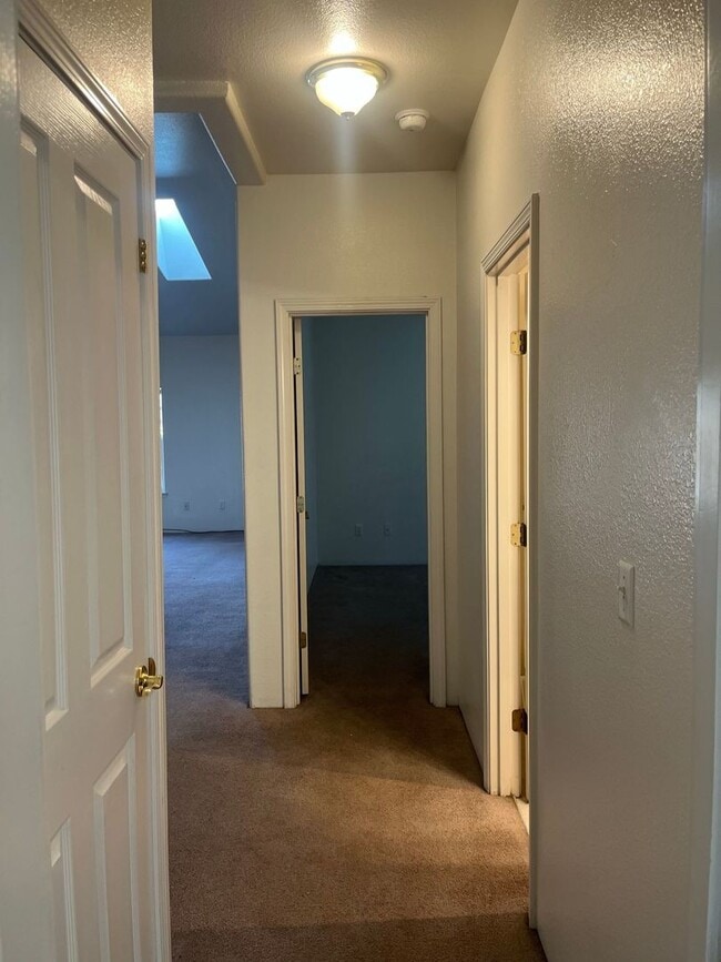 Building Photo - 3984-3988 Arrowhead Dr