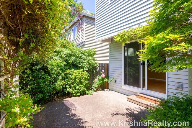 Building Photo - Beautiful  3BD* 2.5 BA* Single Family Home...