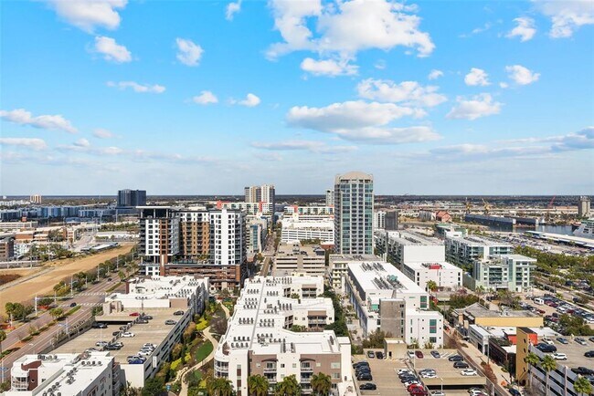 Building Photo - 1209 E Cumberland Ave