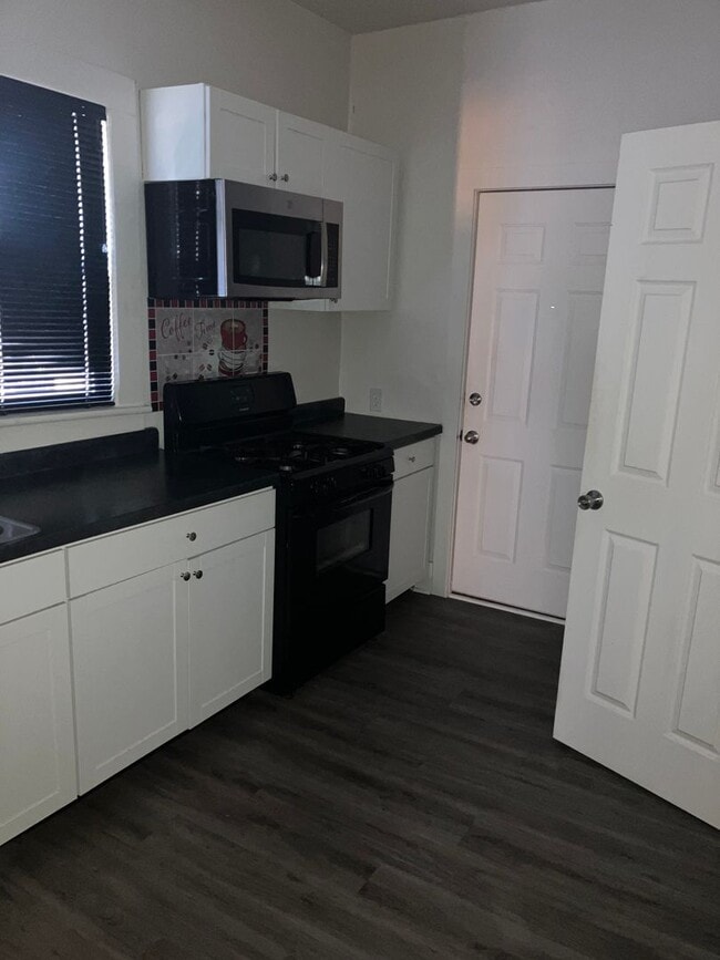 Building Photo - 803 E Washington St