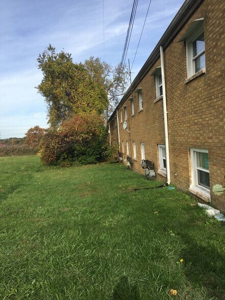 Building Photo - 7560 Mentor Ave