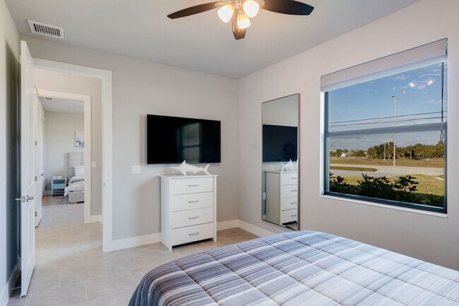 Building Photo - 1720 Burnt Store Rd N