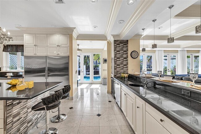 Building Photo - 625 Poinciana Dr