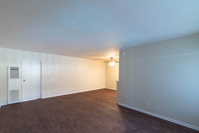 Large Living Room - Melrose Place