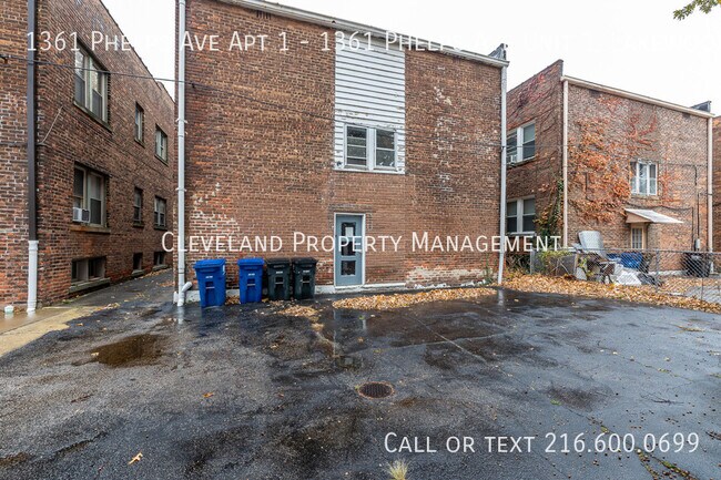 Building Photo - 1361 Phelps Ave