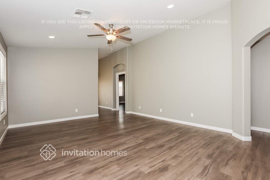 Building Photo - 23763 N Desert Dr