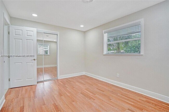 Building Photo - 9457 SW 52nd Ct