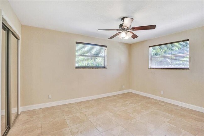 Building Photo - 5550 SW 130th Ave