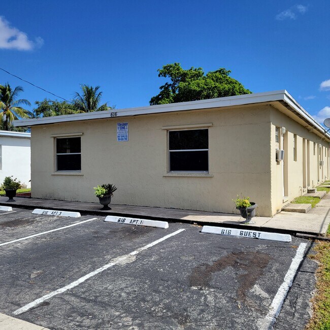 BACK ENTRENCE - 616 NW 14th Ave