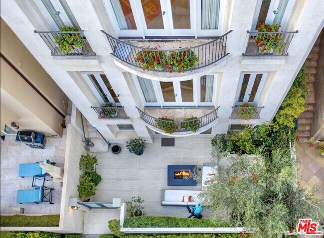 Building Photo - 129 Channel Pointe Mall