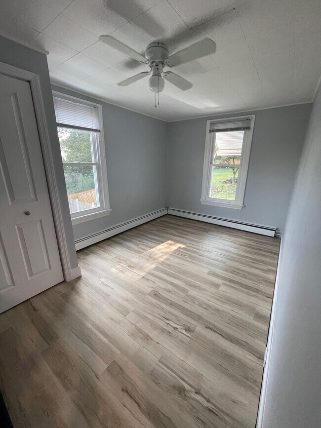 Building Photo - 112 S Main St