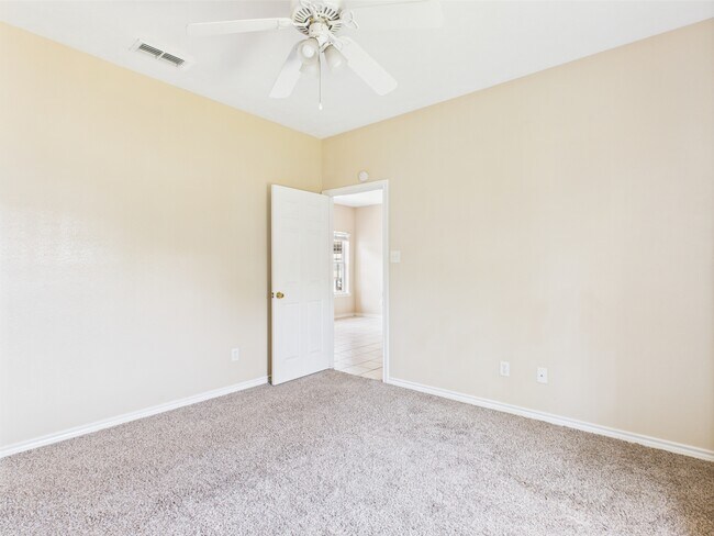 Building Photo - 612 Townplace Dr