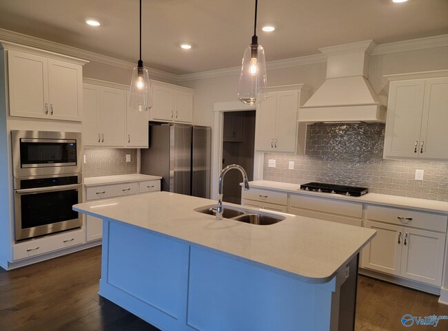Building Photo - 137 Rugby Dr
