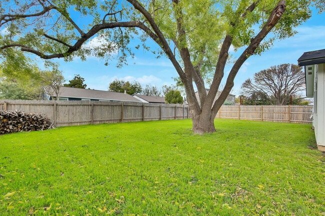 Building Photo - 7002 Skynook Dr