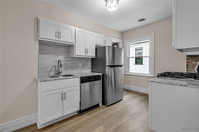 Building Photo - 404 Parkdale Ave