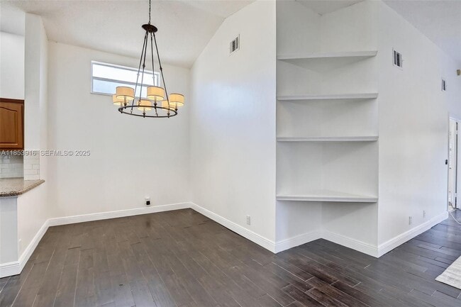 Building Photo - 581 Lakeside Cir