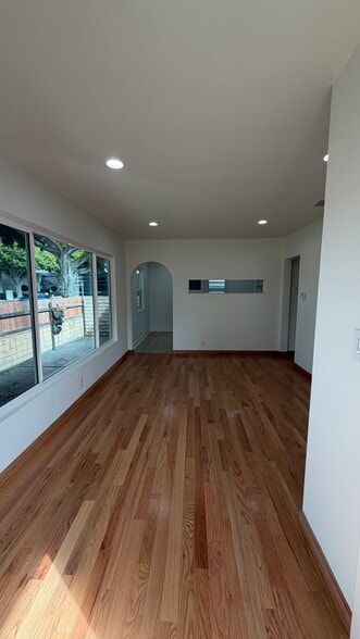 Building Photo - 4371 Overland Ave