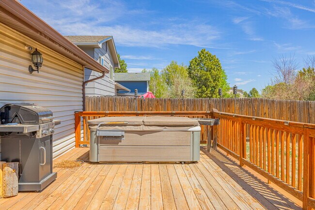 Building Photo - 7115 Grand Valley Dr