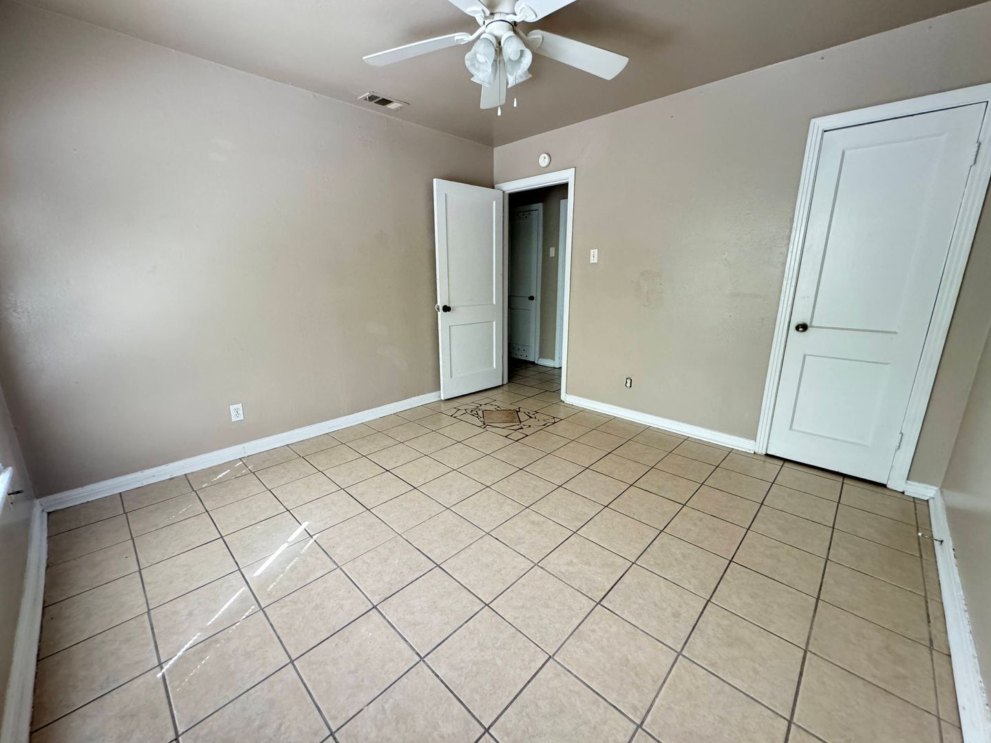 Building Photo - 912-912 Williamson Dr