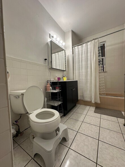 Building Photo - 11 Chester St