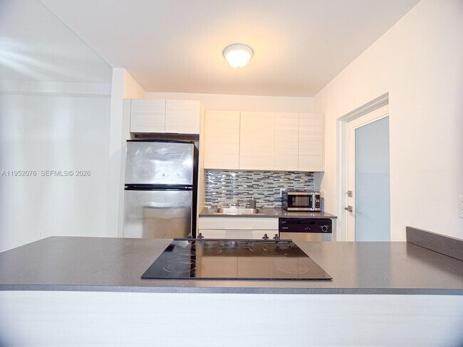 Building Photo - 2430 NE 135th St